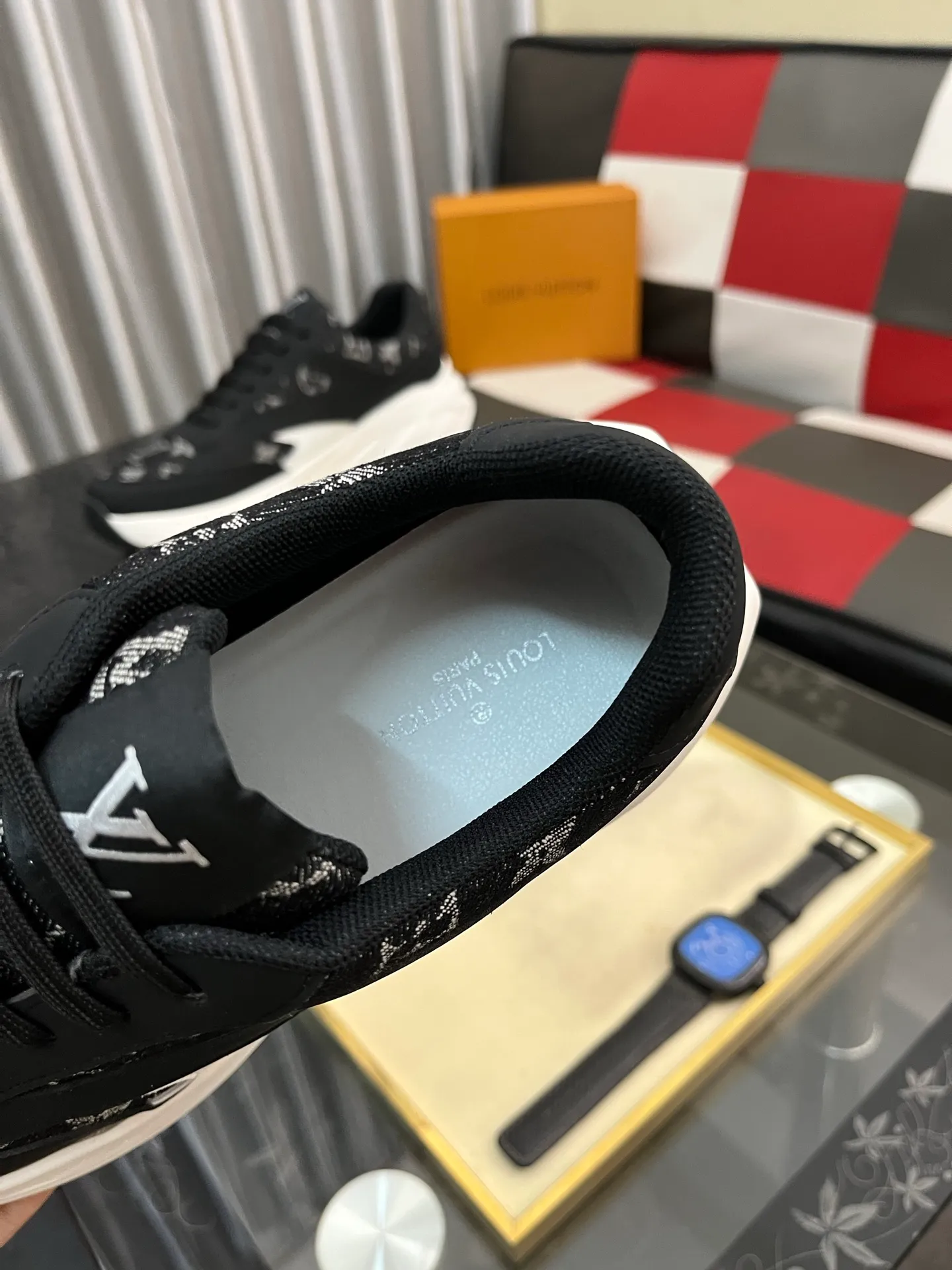 Men's shoes💰438⌚️⌚️《Louis vuitton/LV Louis Vuitton》original quality.~ Unique modern style sneakers. 🏃A must-have casual shoe for trendy men😍😍 Original brand imported from Italy, imported original leather, cowhide lining (refuses to discolor and grind feet) sole: original sole provided by the original factory, French lazy style design ⚠️Fit to the feet, original quality, super comfortable original sole. Code number: 38-442️⃣Colors available